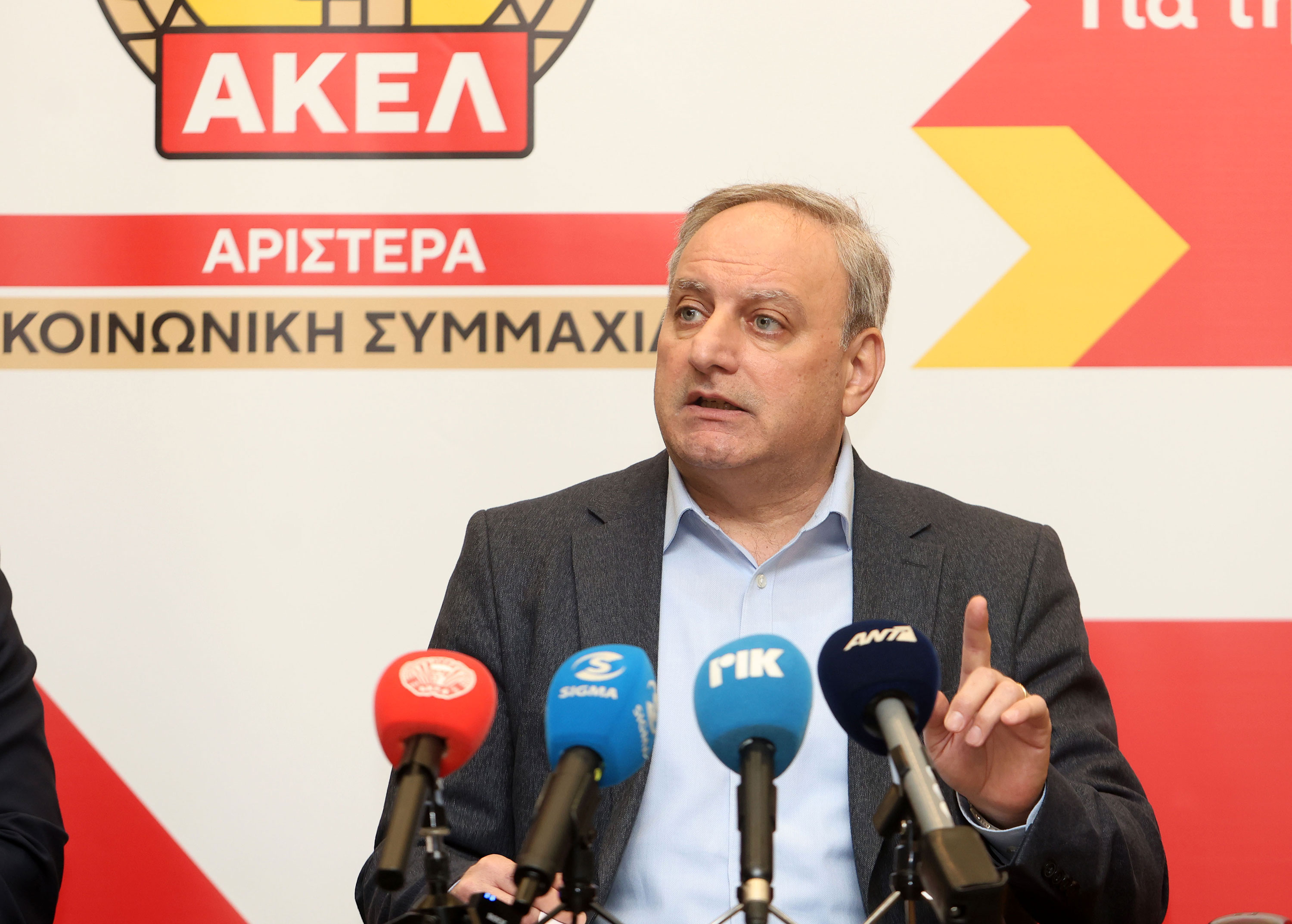 Akel presses for top law officials to quit after stepping aside from graft inquiry