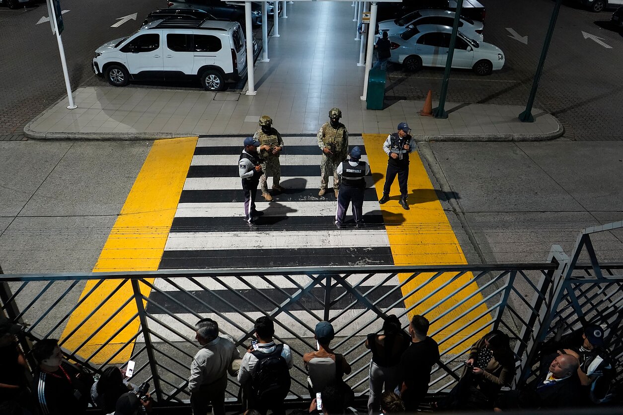 Asesinan a jefe narco en aeropuerto de Guayaquil ante pasajeros