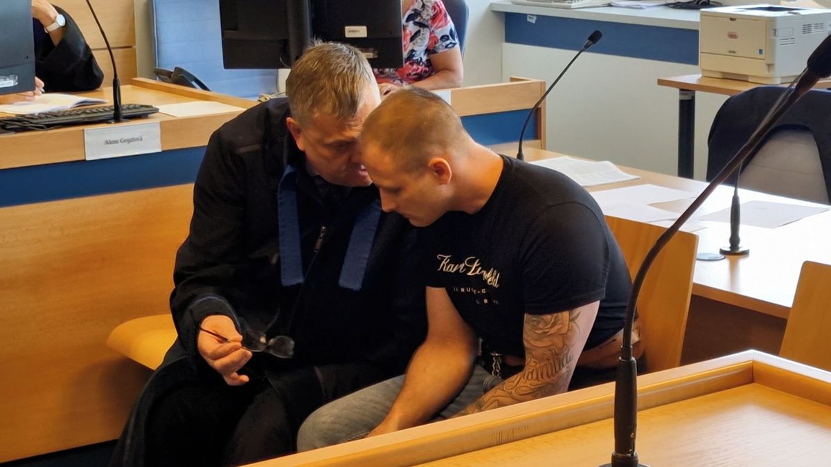 Dvanáct let za smrt známého. Muž vhodil do buňky hořící petardu