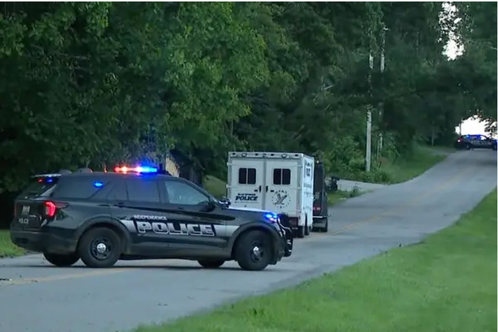 Kansas City: Manhunt for gunman who killed one, injured four in highway shootings