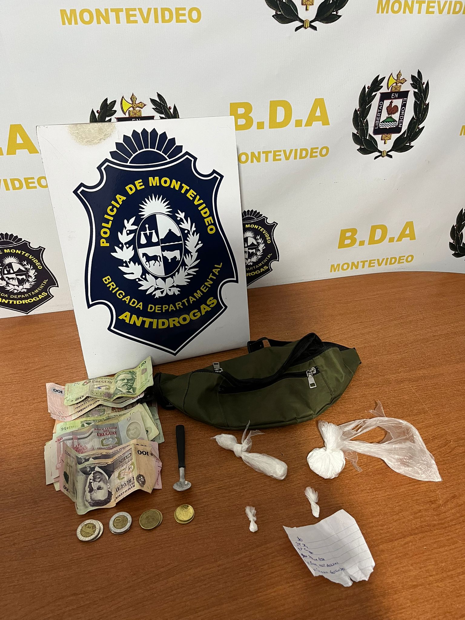 Condenan a dos años de penitenciaría a hombre detenido por suministro de estupefacientes en Montevideo