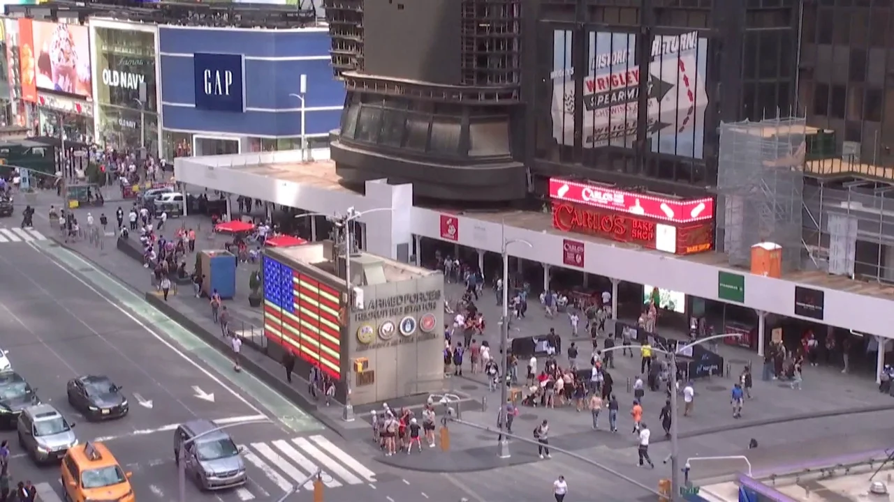 Minor Arrested After Gunshots Spark Panic in Times Square