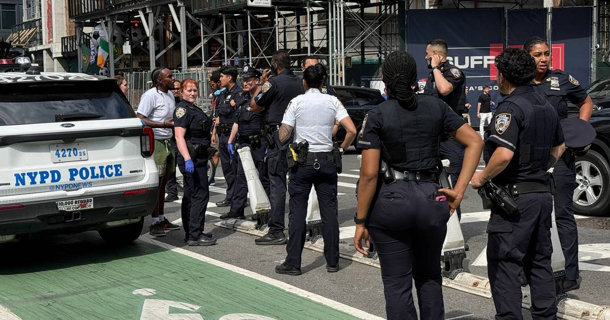 Teenager Arrested After Gunfire Erupts During Times Square Brawl, Tourists Flee in Panic