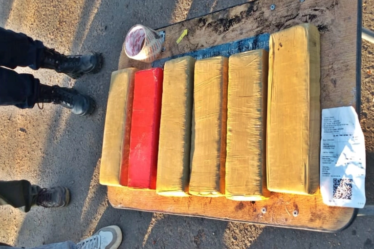 Decomisan cerca de ocho kilos de narcóticos en un control de tránsito en Concordia