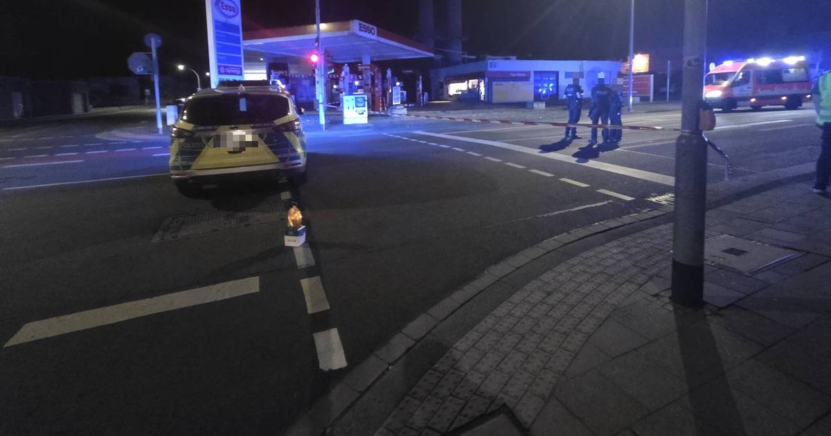 Polizei schießt auf bewaffnete Frau an Tankstelle in Mönchengladbach