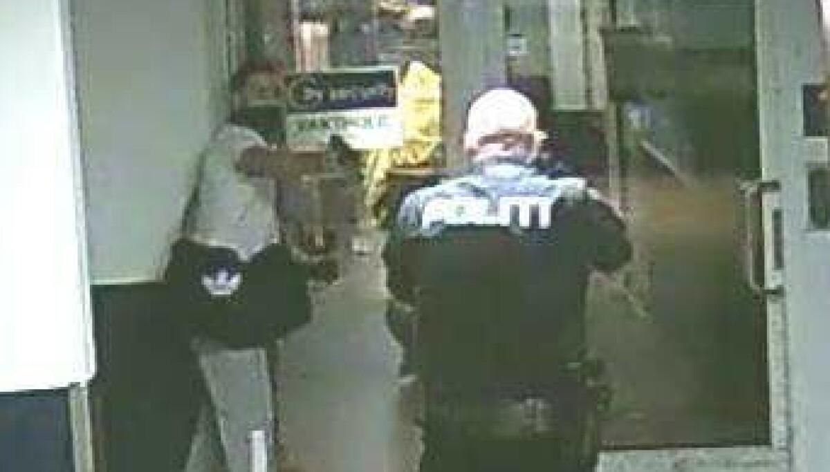Pistol rettet mot politimann i parkeringshus: – Jeg var klar for å skyte
