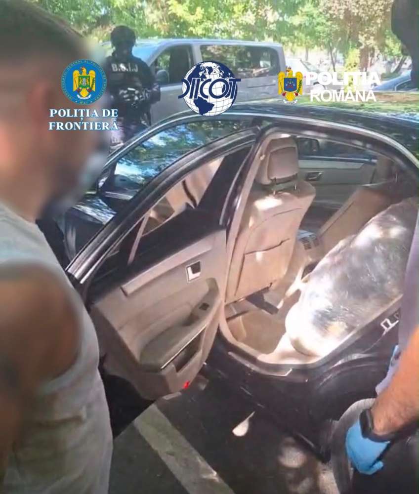 Cinci persoane arestate preventiv la București pentru trafic de droguri de risc și mare risc