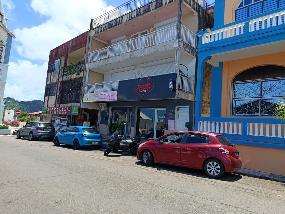 Tentative d'assassinat au Robert : au moins quatorze projectiles tirés sur un salon de coiffure