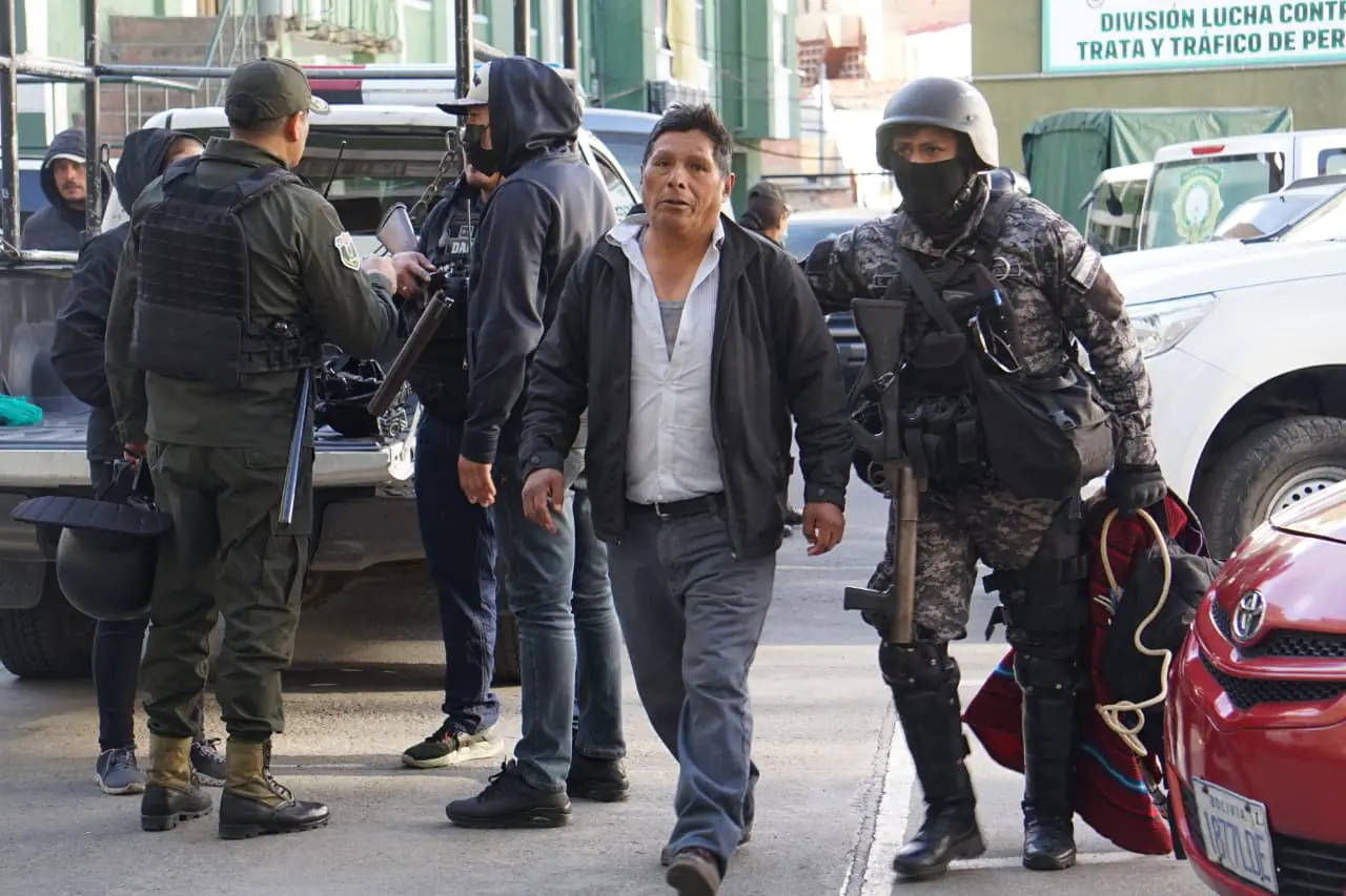 Más de un centenar de personas detenidas por disturbios en La Paz