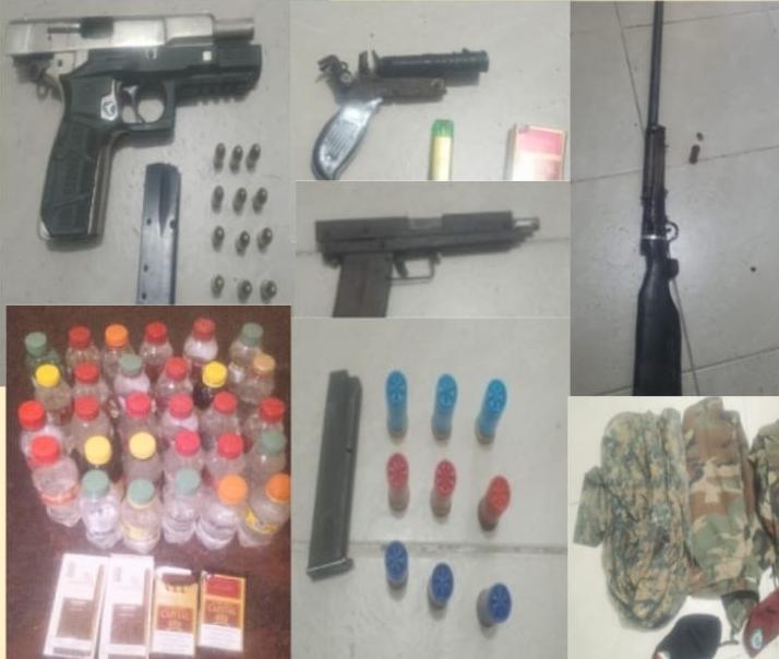 Operativos en Barahona y Cabral dejan armas incautadas y licor de contrabando