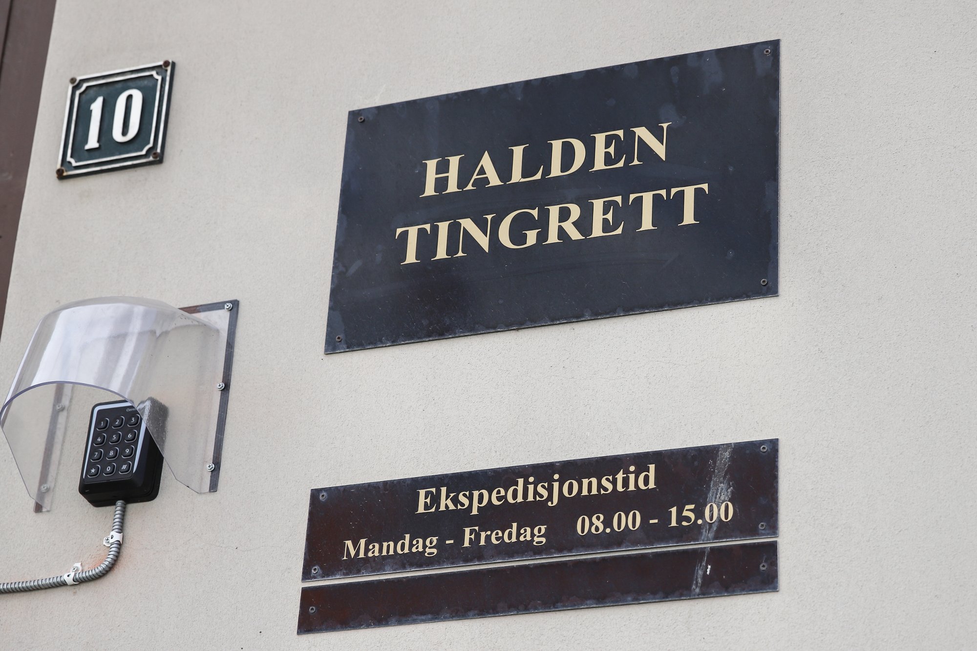 17-årig tiltalt for grov vold i Fredrikstad mødte alene i retten