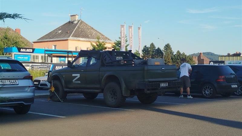 V Šumperku řeší policie vůz s proruským symbolem Z