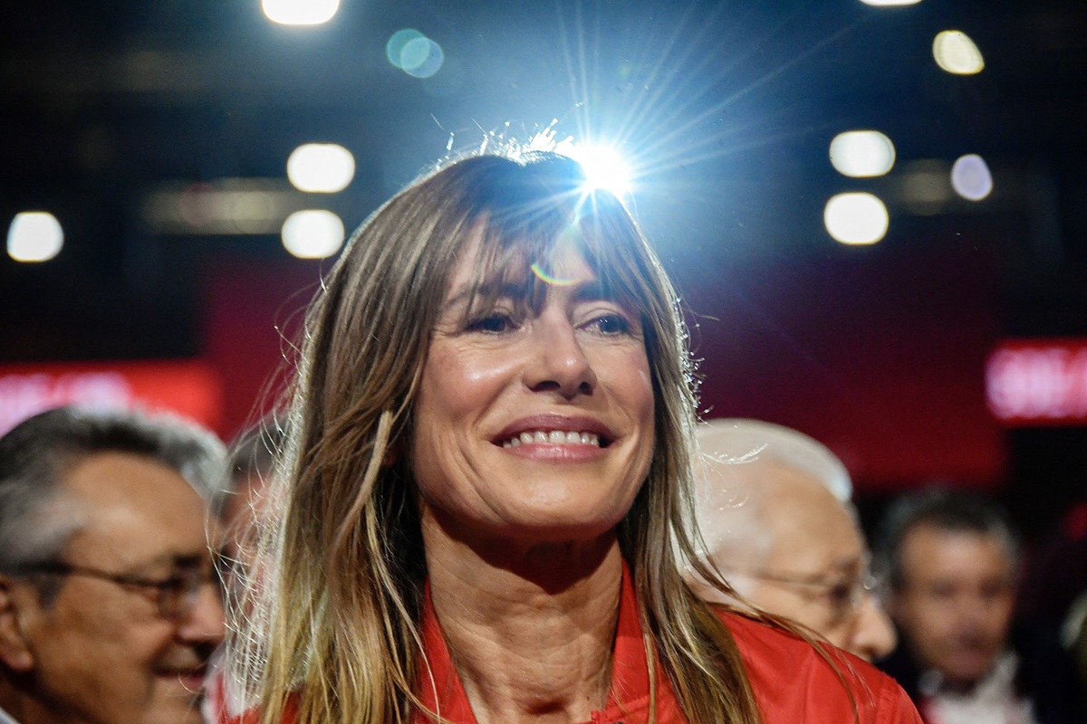 El tribunal ordena juzgar a Begoña Gómez por corrupción y le retira el pasaporte