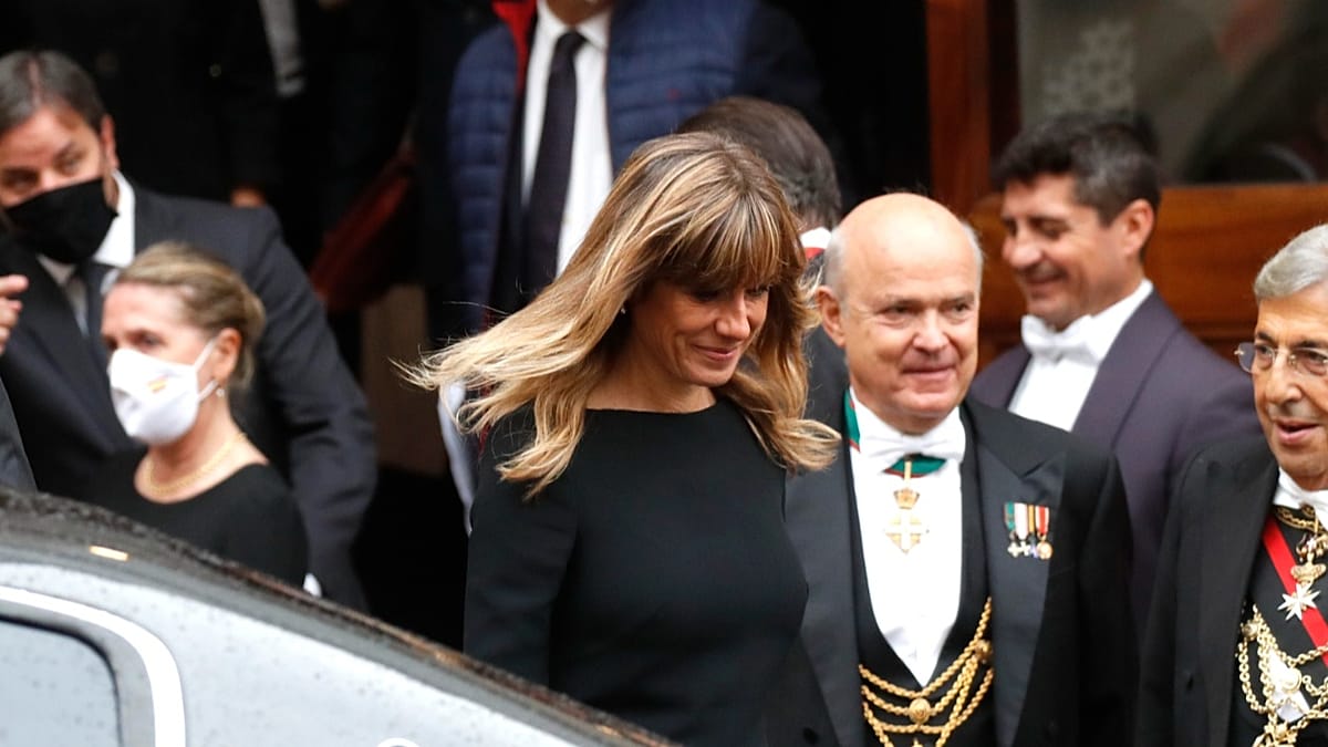Begoña Gómez, mujer del presidente español, afrontará juicio por corrupción con restricciones de viaje