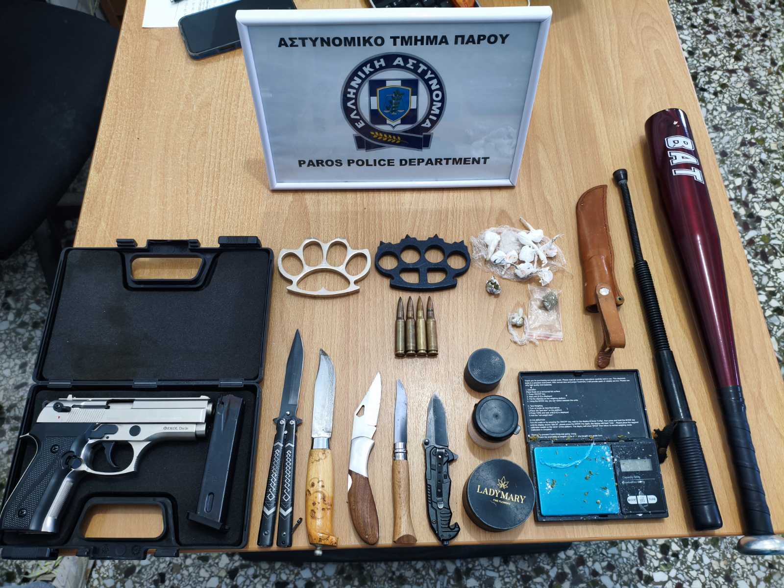 Συλλήψεις για ναρκωτικά και όπλα στην Πάρο