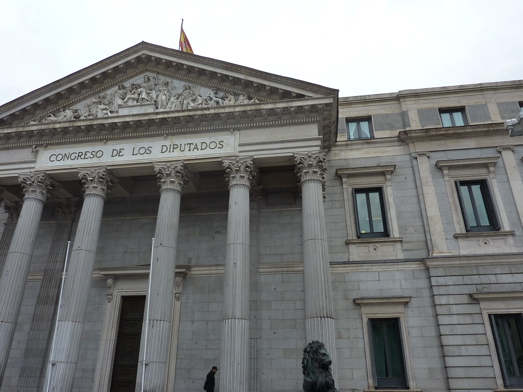 Juez ordena juicio a Begoña Gómez y le retira el pasaporte