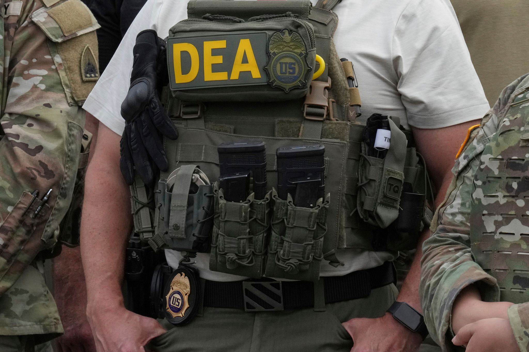 Detienen a funcionario de la DEA en Santo Domingo por presunto fraude con visas de informantes