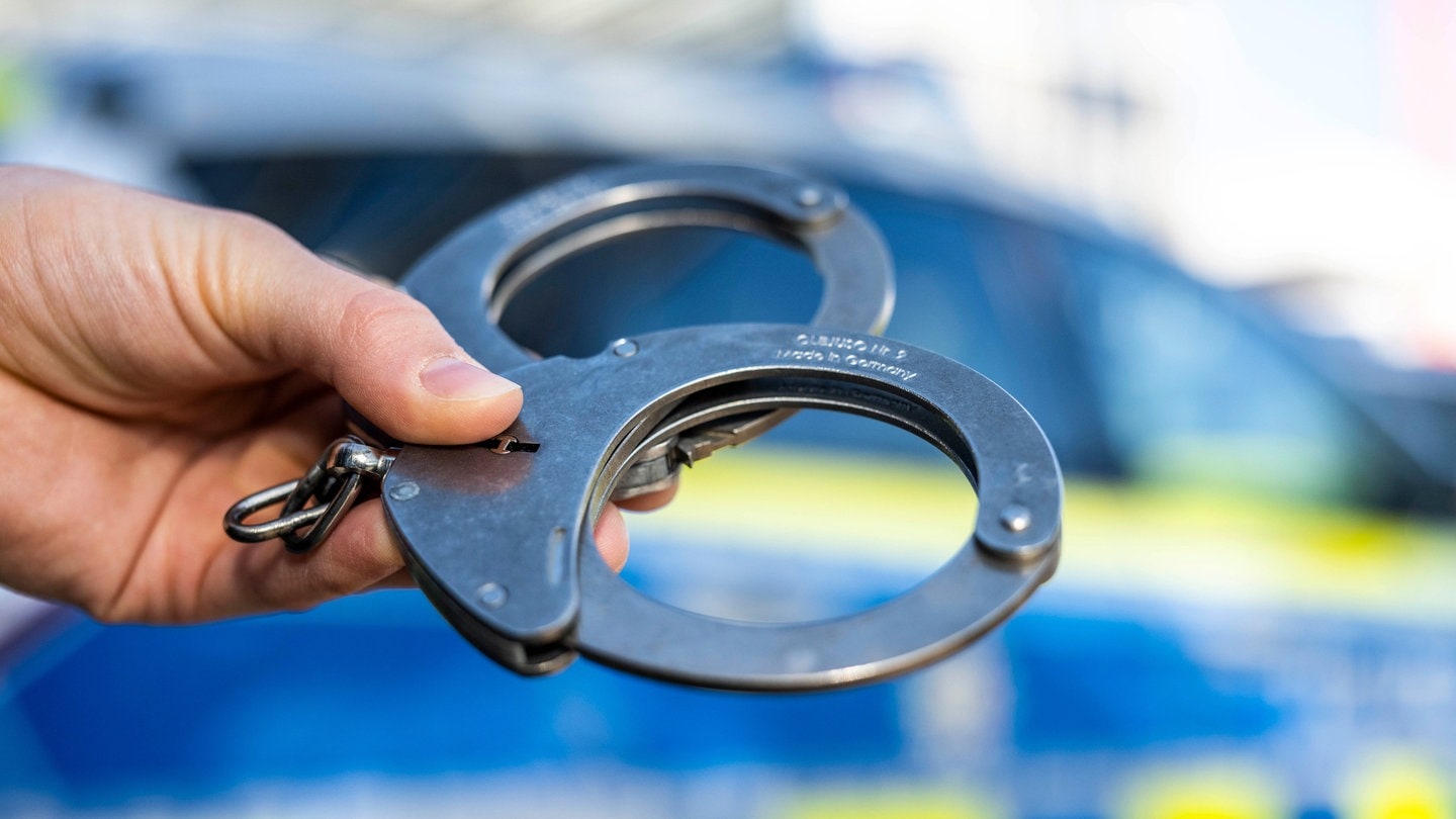Mutmaßliche Dealer werben mit polnischsprachigen Flyern für Drogen