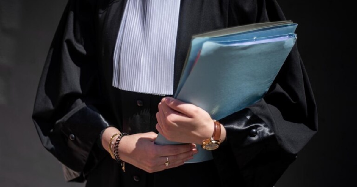 Sexagénaire jugée pour avoir menacé des policiers avec une machette