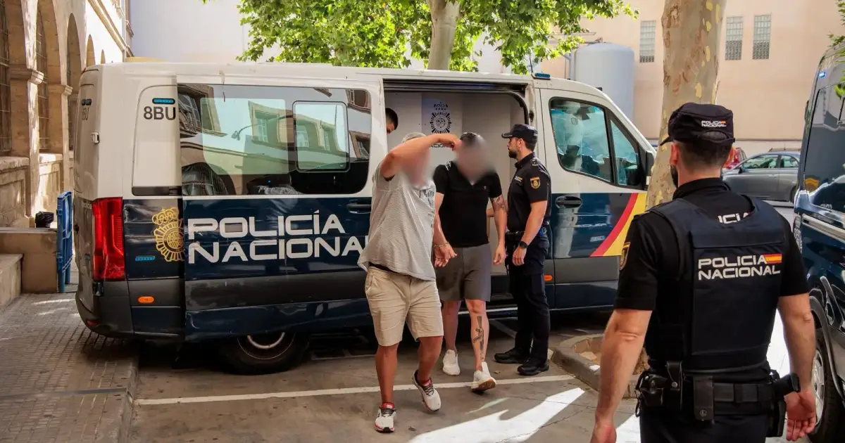 Diecisiete carteristas detenidos en Mallorca reciben orden de alejamiento de los balnearios de Playa de Palma