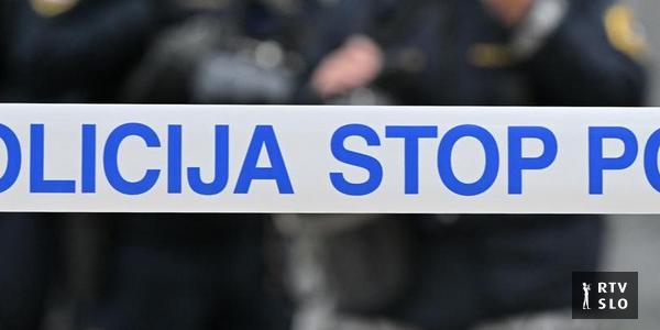 Osumljenca v Kopru z nožem ogrozila 65-letnika in mu vzela denar
