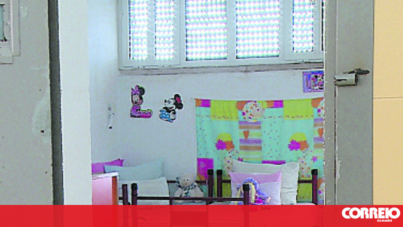 Mulher detida por tráfico de estupefacientes cria bebé dentro da prisão de Tires