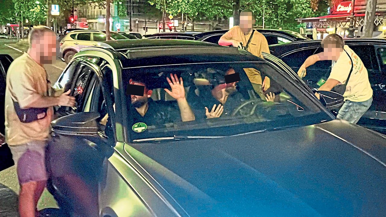 Berliner Polizei führt nächtlichen Spezialeinsatz am Kurfürstendamm durch – Fokus auf Drogen, Clans und Luxusautos