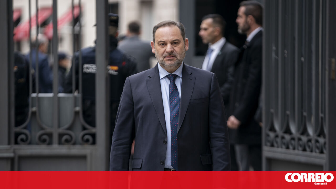 Exministro español Ábalos recibe 23 años de prisión por corrupción en compra de mascarillas