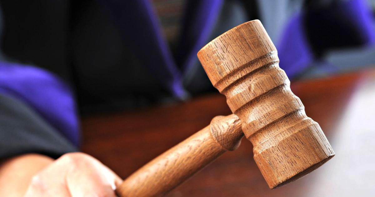 Dvacet pět let za brutální vraždu známého v pražském bytě