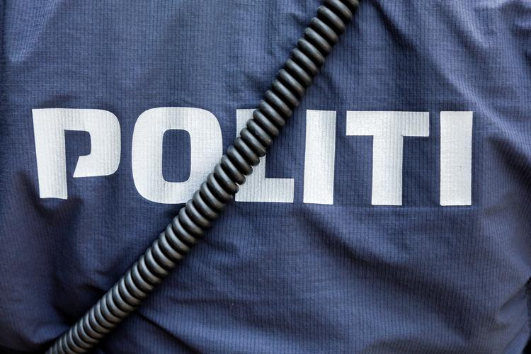 Politibetjent efterforskes for vold mod borger i Aarhus