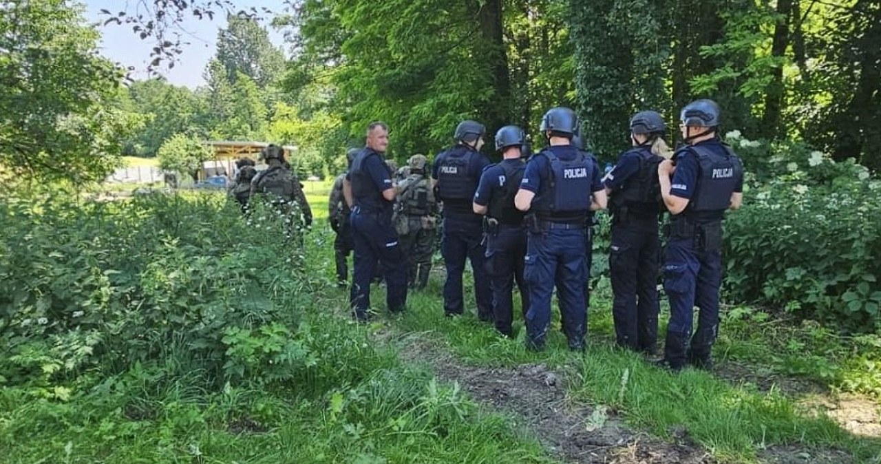 Emerytowany funkcjonariusz zamordował teścia w Mierzawie. Obława trwała cztery dni