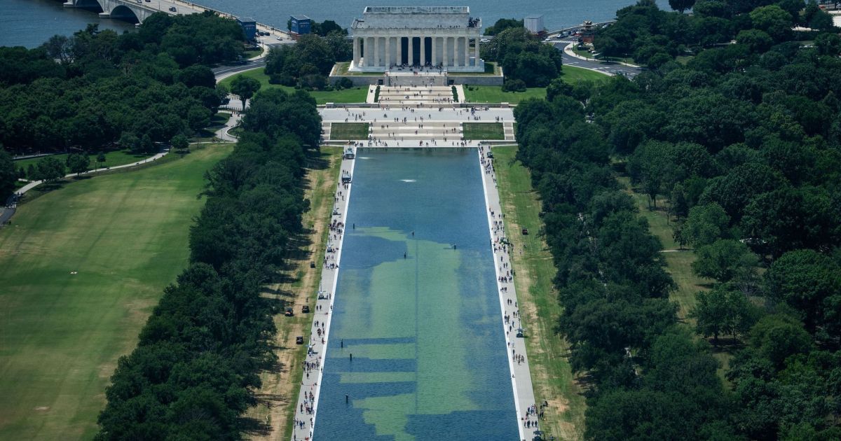Former U.S. Olympic canoeist arrested after touching Lincoln Memorial reflecting pool coating