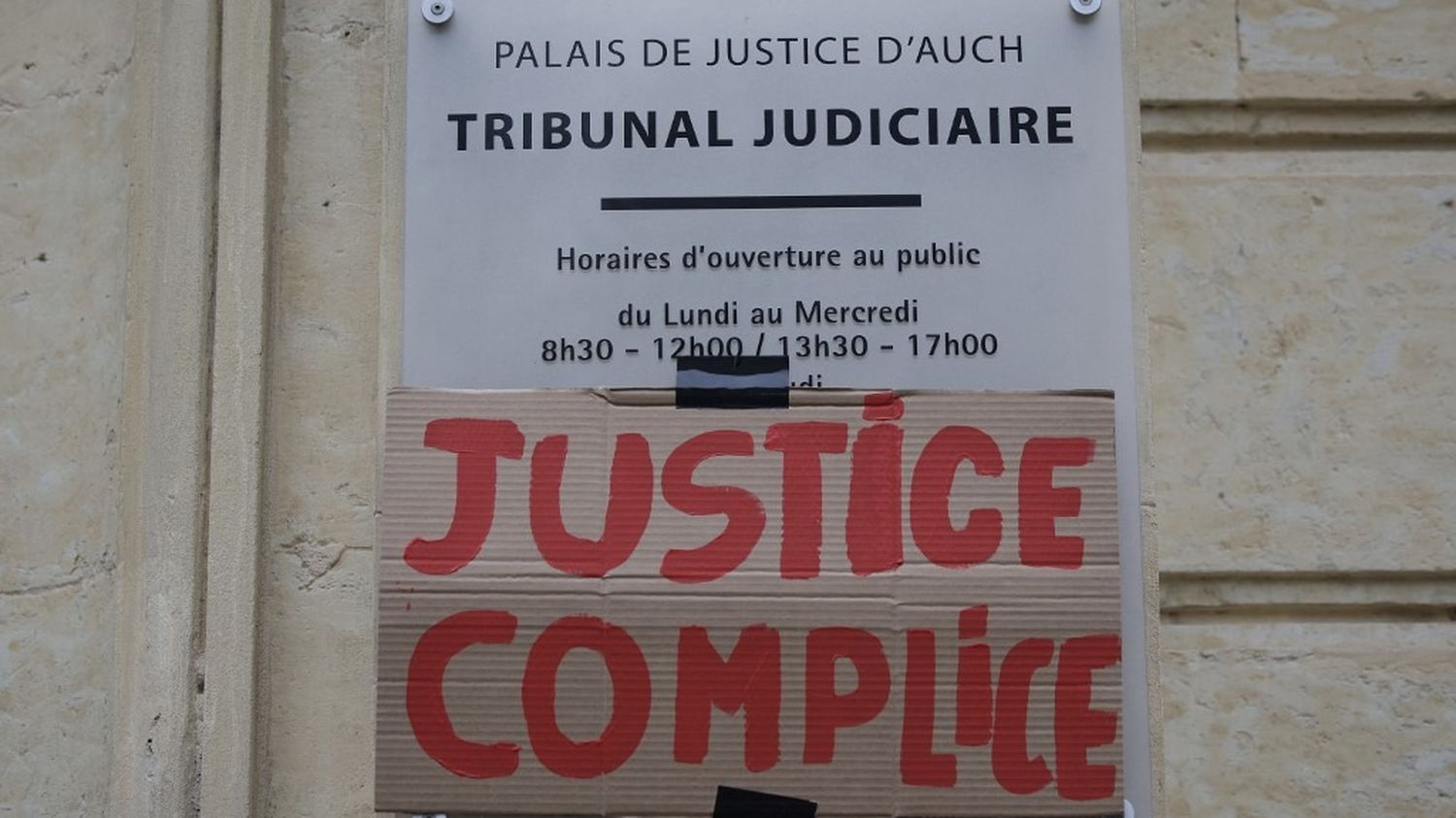 Affaire Lyhanna : rassemblement féministe devant le palais de justice d'Auch