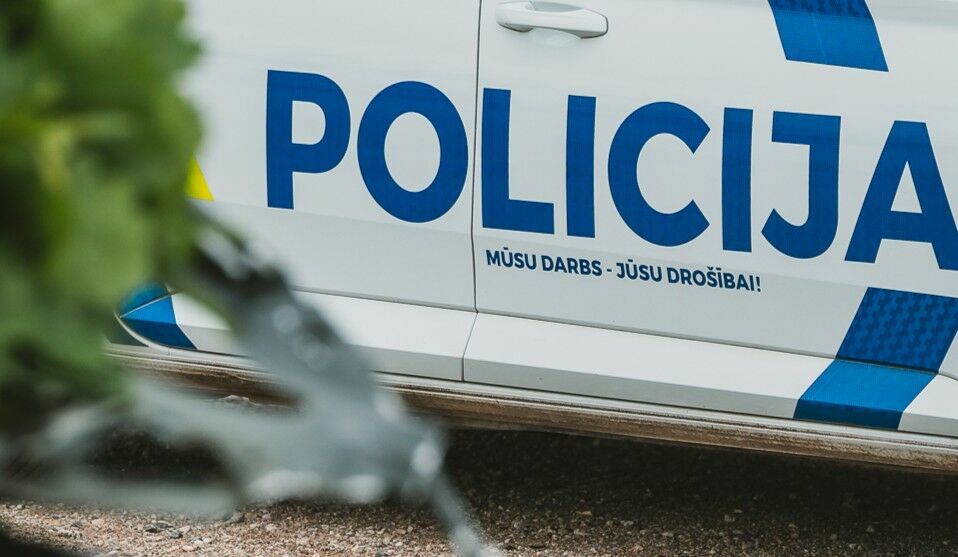Saldus novadā letāli avarē kvadracikls; diennakts laikā pieķerti deviņi dzērājšoferi