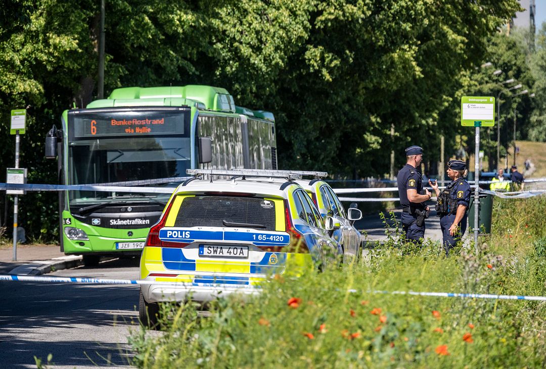 Bråk på buss i Malmö – två pojkar livshotande skadade
