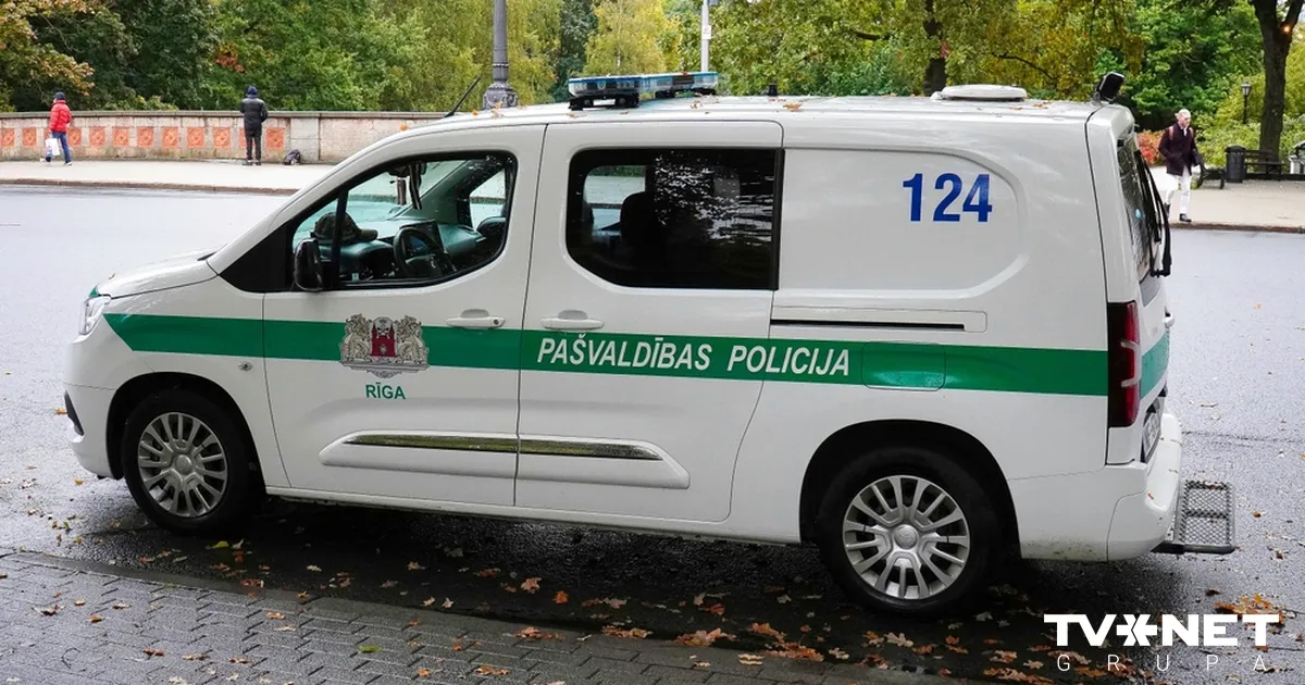 Rīgā sieviete mēģinājusi policistam iepūst piparu gāzi — cietusi pati