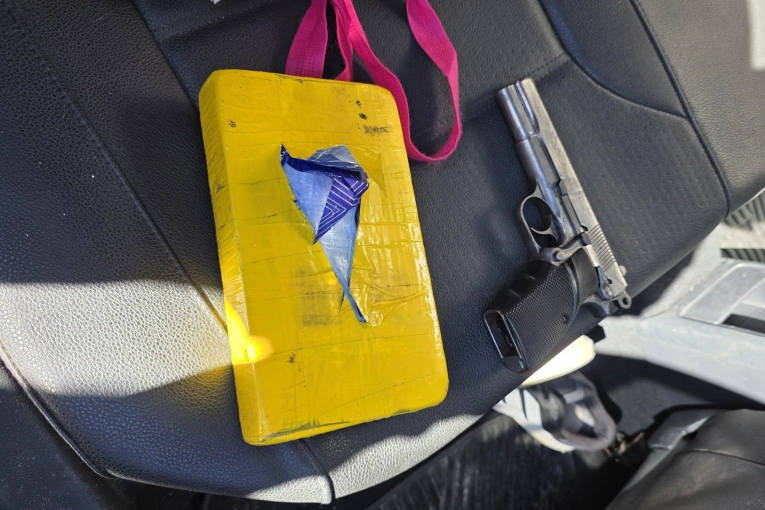 Recuperan arma robada a comisario argentino junto a más de un kilo de cocaína en el centro de Concordia