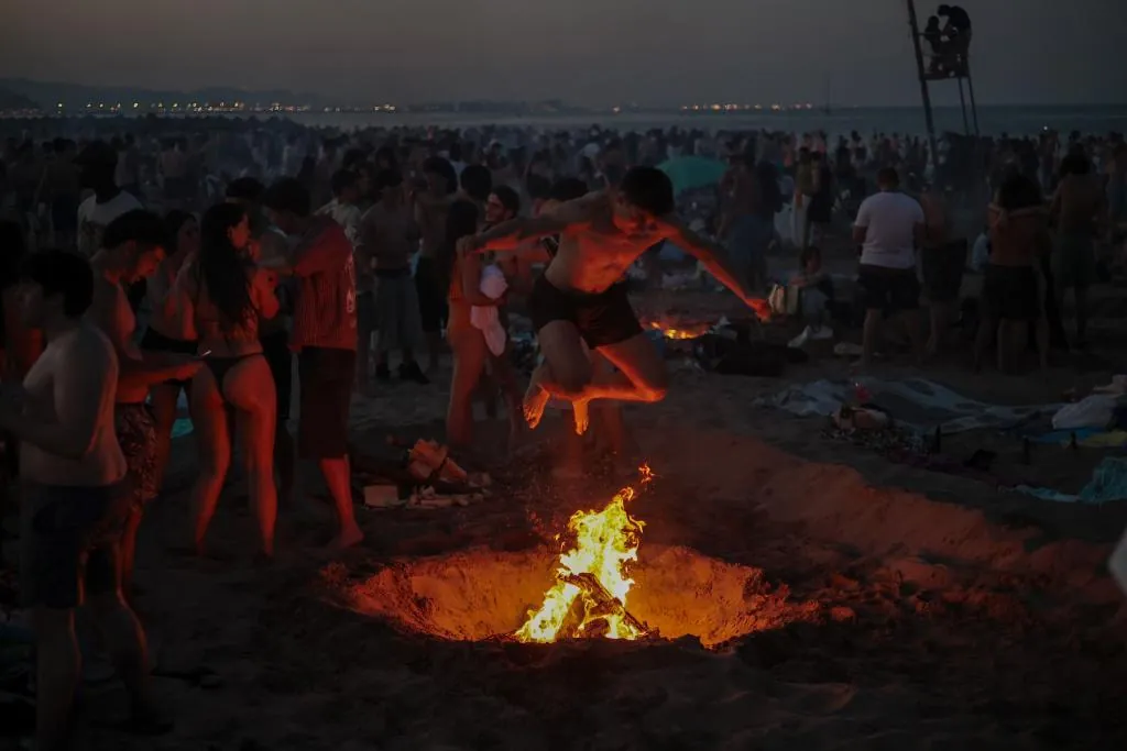 Cuarenta arrestos y una agresión sexual durante las festividades de San Juan en Valencia