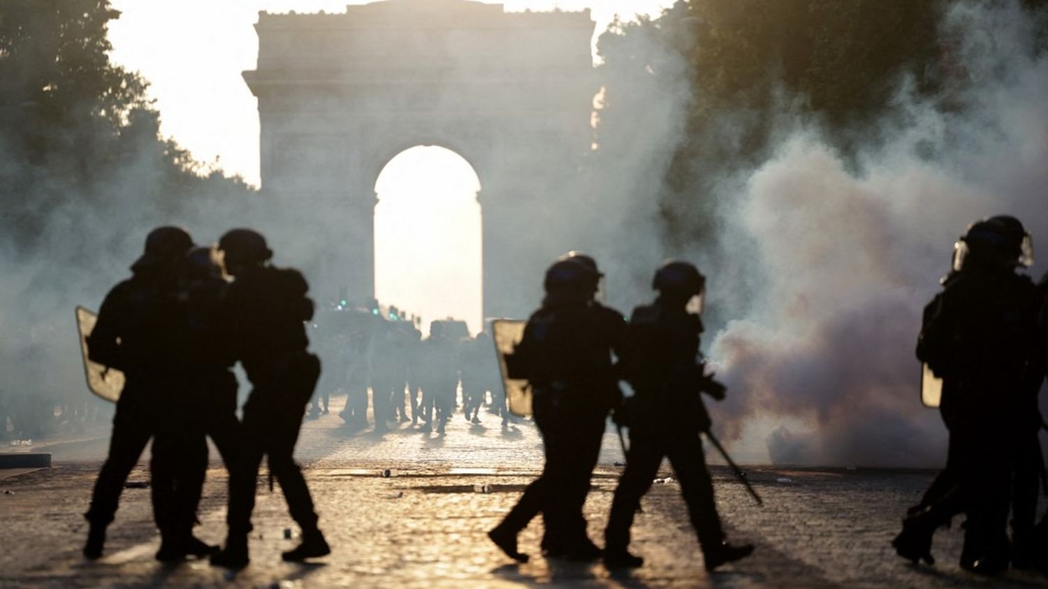 Victoire du PSG : 780 interpellations, un mort et 57 policiers blessés en France