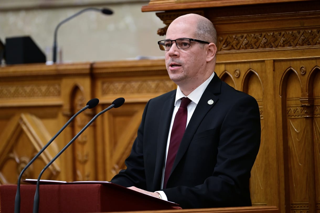 A legfőbb ügyész tíz perccel a határidő lejárta előtt válaszolt az aranykonvoj-ügyben