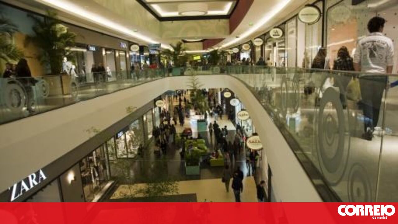 Mulher ferida com arma branca em centro comercial de Leiria
