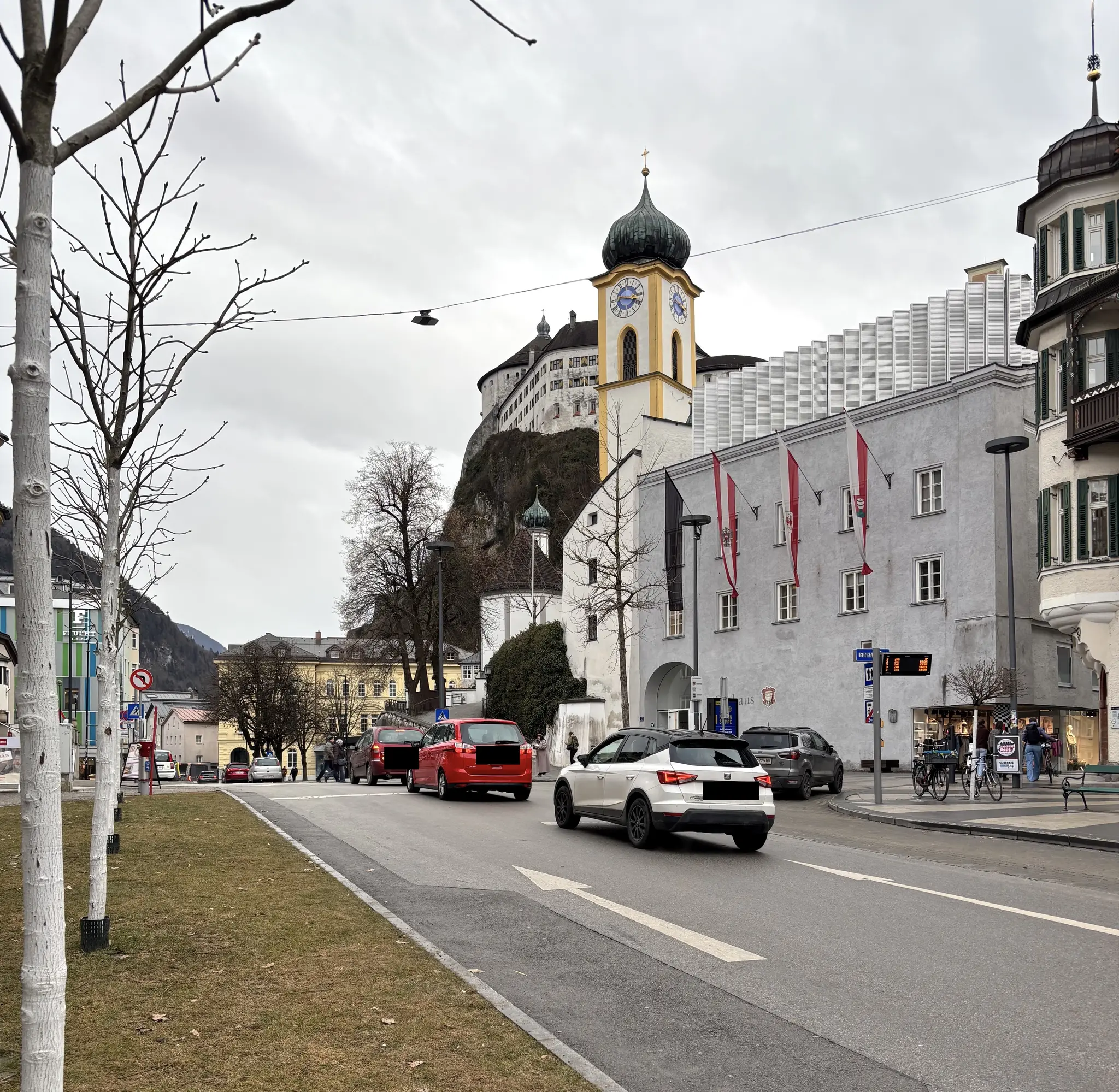 Handtaschenraub in Kufstein gescheitert: Frau wehrt sich erfolgreich