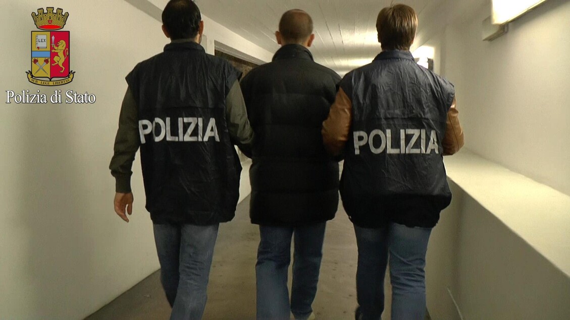 Commerciante di 47 anni arrestato per abusi su un minore nel Napoletano
