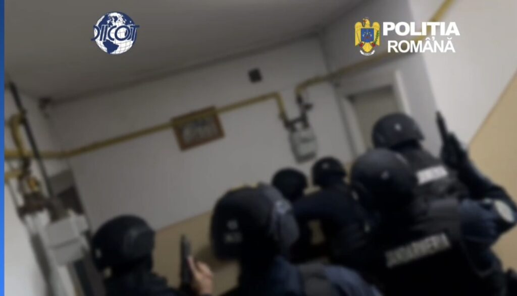 Doi traficanți de droguri, arestați preventiv de DIICOT Brașov