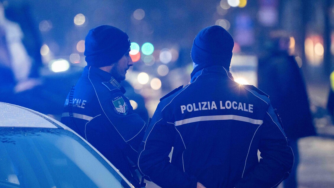 Milano, ubriaco investe motociclista e pedone in fuga: arrestato ucraino di 37 anni