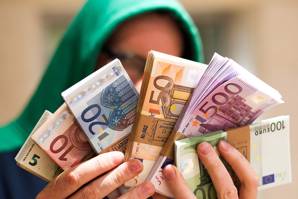 Telefoniniai sukčiai šiauliečiui atėmė per 130 tūkst. eurų