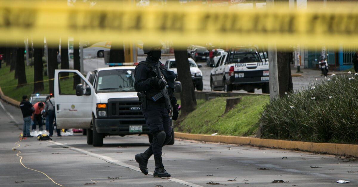 En un apartamento alquilado en Bogotá hallan el cadáver de una modelo asesinada dentro de una maleta; la policía busca a un británico y un estadounidense