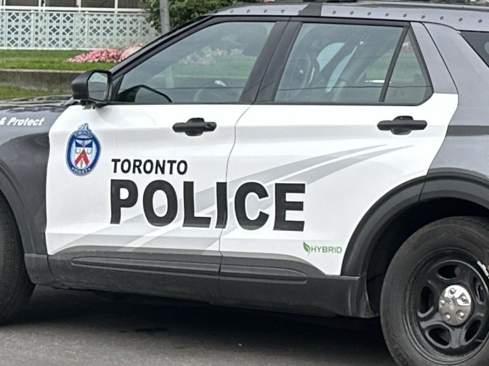 Street racing on Hwy. 401 leaves pedestrian critically injured in Mississauga
