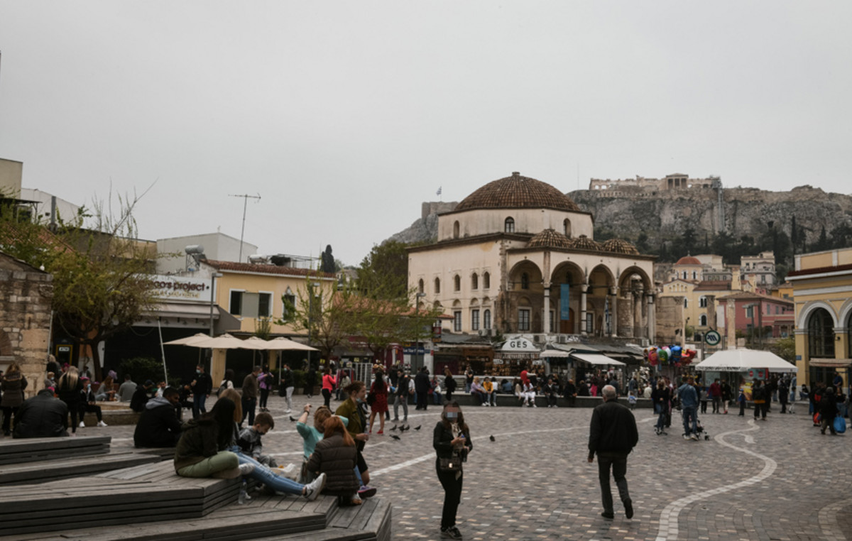 Συμμορία ανηλίκων επιτέθηκε σε 20χρονη στο Μοναστηράκι για κινητό