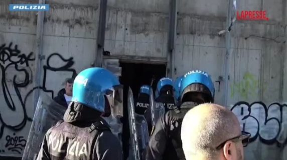 Roma: donna rapita e violentata per tre giorni in un palazzo dismesso, cinque persone indagate